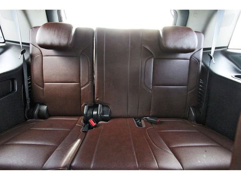 Used 2020 Chevrolet Tahoe Premier w/ Premier Plus Edition RWD image 16