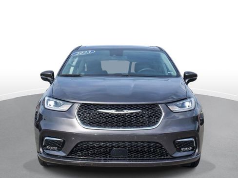 Used 2023 Chrysler Pacifica Touring-L FWD image 3