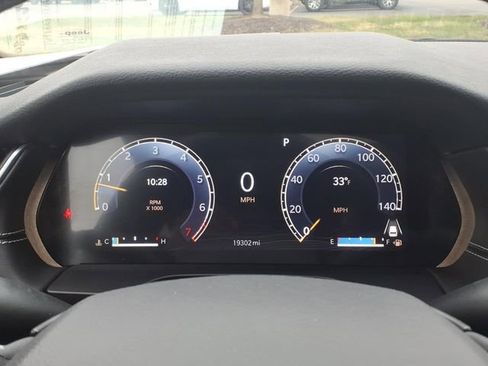 Used 2023 Jeep Grand Cherokee Altitude image 19