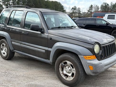 Used 2005 Jeep Liberty Sport image 5