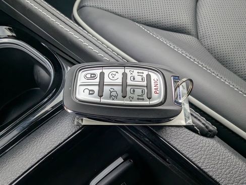 New 2026 Chrysler Pacifica Limited w/ S Appearance Package image 20