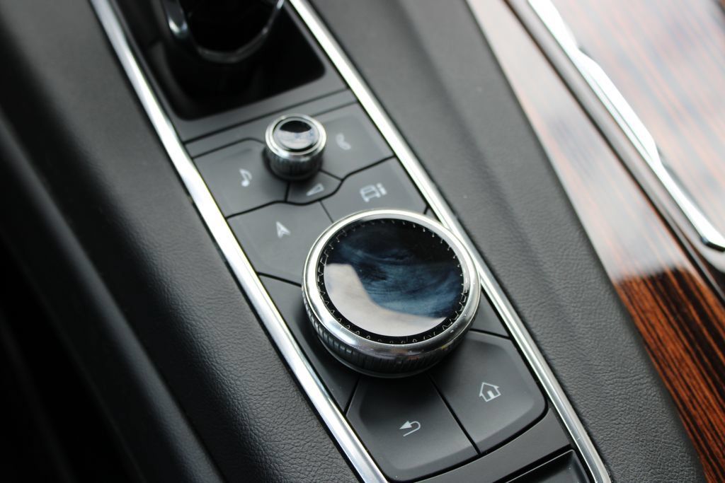 Used 2021 Cadillac Escalade Premium Luxury AWD/4WD image 21