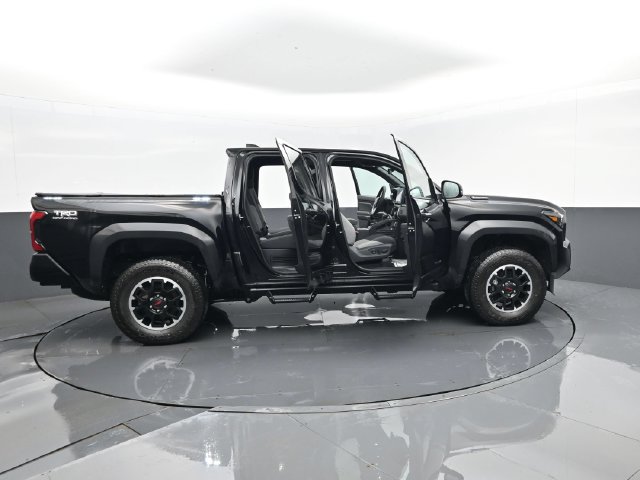 Used 2025 Toyota Tacoma TRD Off-Road w/ TRD Off Road Upgrade Package AWD/4WD image 30