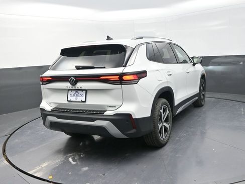 New 2026 Volkswagen Tiguan SE AWD/4WD image 10