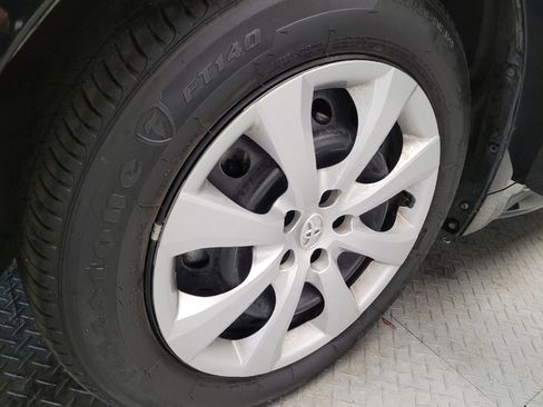 Used 2025 Toyota Corolla LE image 31