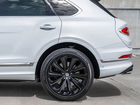 Used 2022 Bentley Bentayga image 5