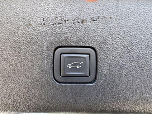 Used 2023 Chevrolet Traverse LT w/ LT Premium Package image 33