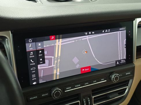 Certified 2021 Porsche Macan AWD/4WD image 17