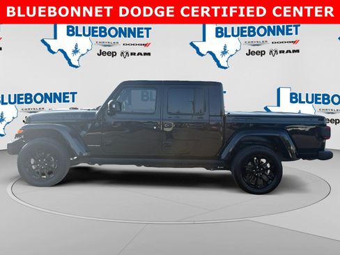 Used 2023 Jeep Gladiator Overland AWD/4WD image 8
