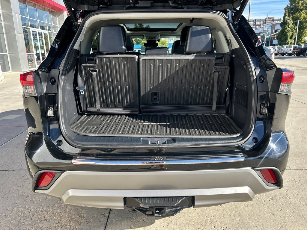 Used 2022 Toyota Highlander Platinum AWD/4WD image 15