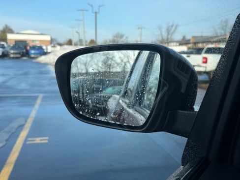 Used 2023 Nissan Frontier SV image 25