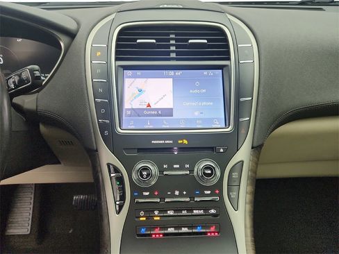 Used 2020 Lincoln Nautilus Reserve image 19