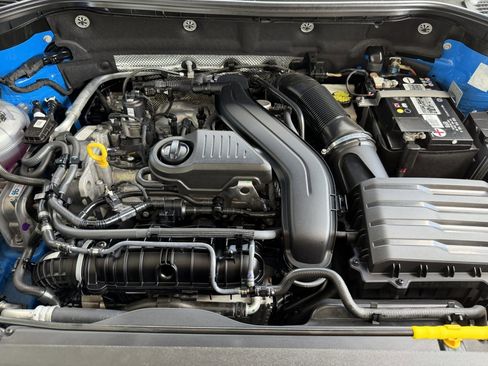 Used 2022 Volkswagen Taos SE w/ Panoramic Sunroof Package image 40