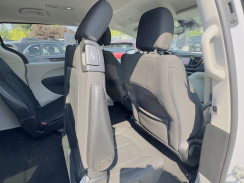 Used 2023 Chrysler Voyager LX image 13