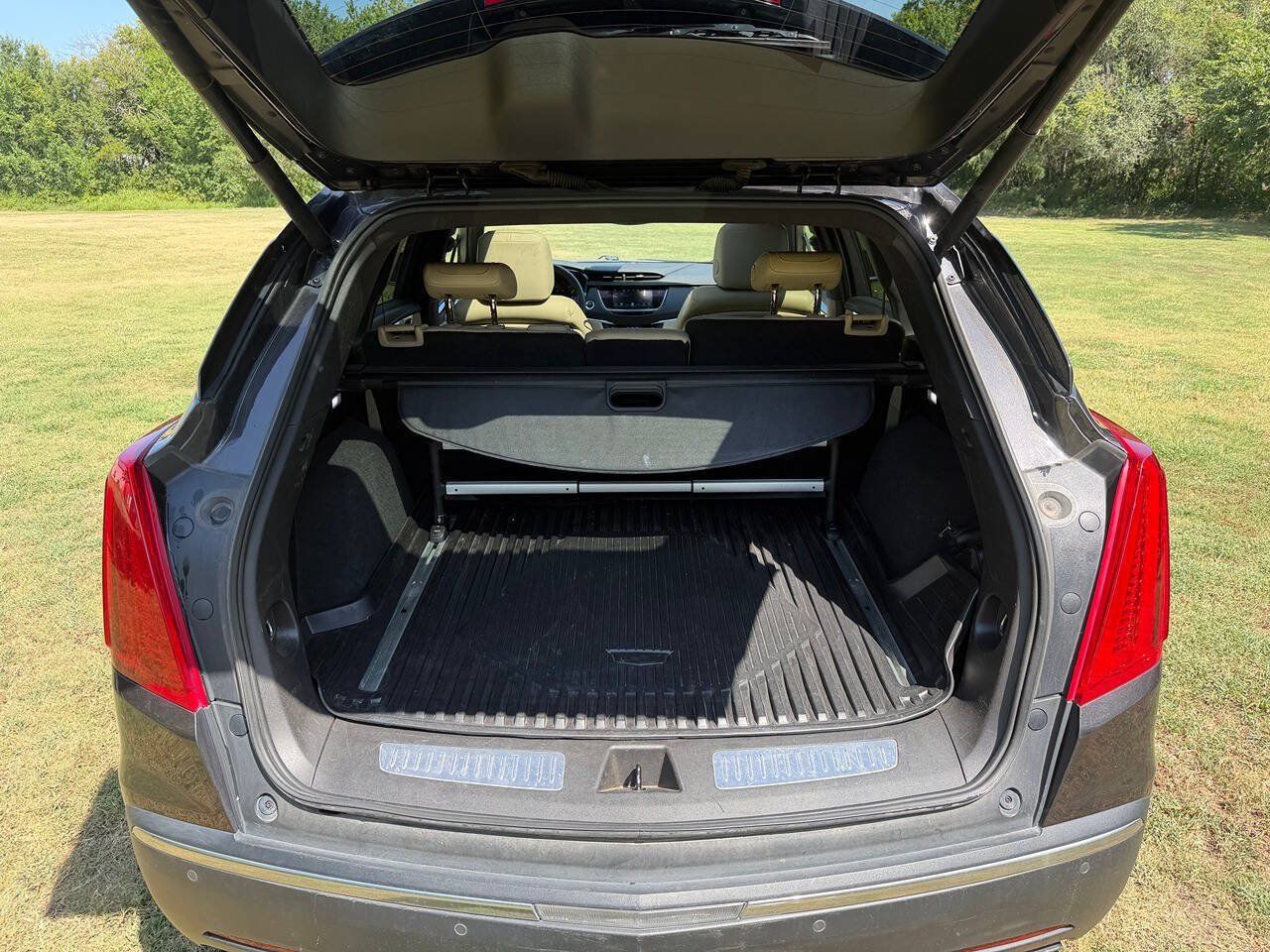 Used 2017 Cadillac XT5 Luxury w/ Driver Awareness Package FWD image 19