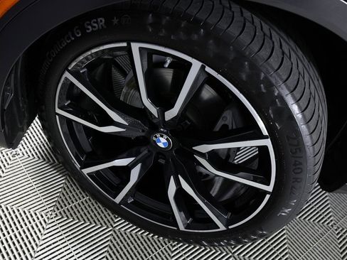 Used 2022 BMW X7 xDrive40i w/ M Sport Package image 52