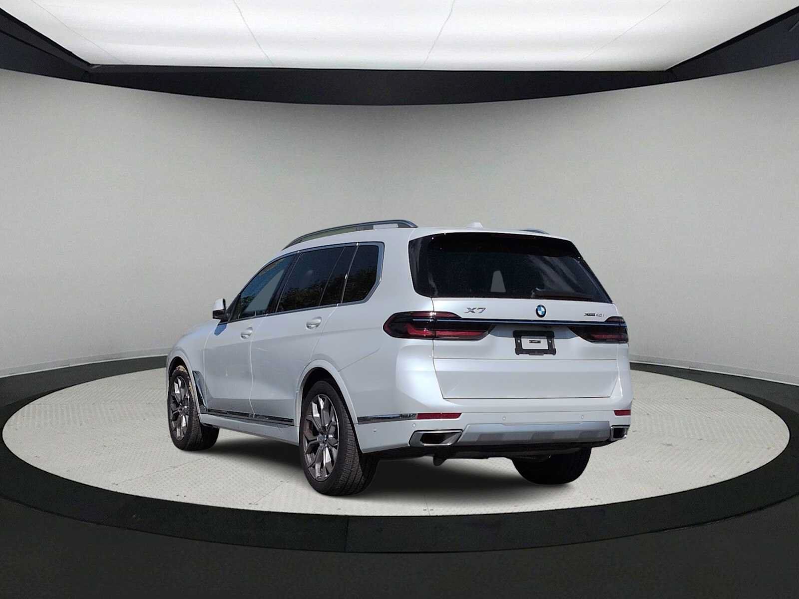 Used 2026 BMW X7 xDrive40i w/ Premium Package AWD/4WD image 6