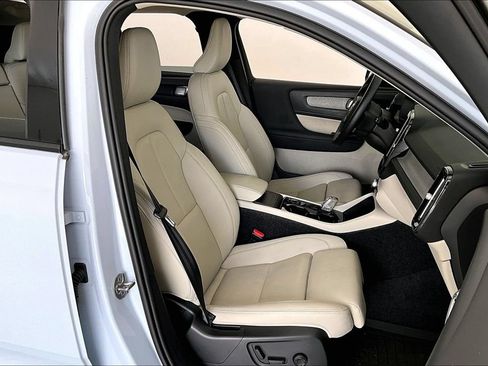 Used 2026 Volvo XC40 B5 Plus AWD/4WD image 8