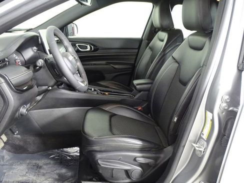 Used 2023 Jeep Compass Altitude image 8