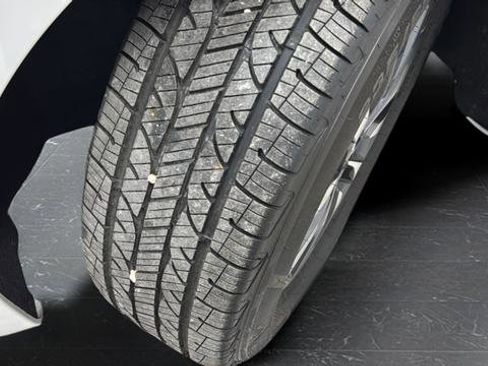 Used 2022 Chrysler Pacifica Touring-L image 30