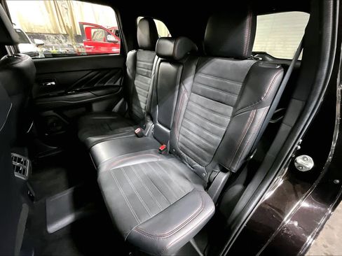 Used 2021 Mitsubishi Outlander LE image 20