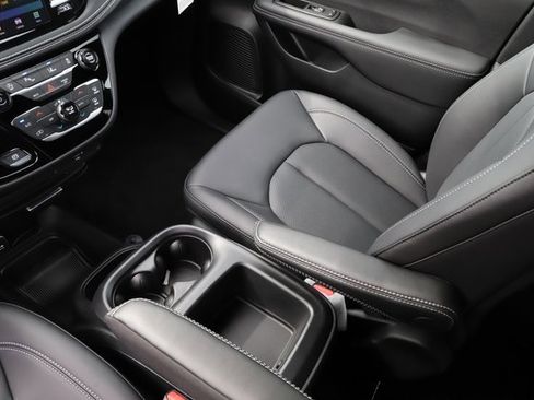 New 2026 Chrysler Pacifica Select image 30