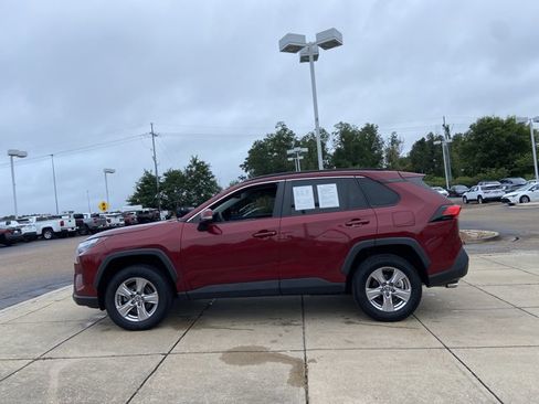Used 2022 Toyota RAV4 XLE AWD/4WD image 8