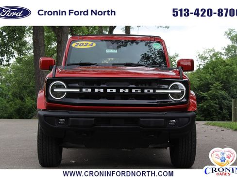 Used 2024 Ford Bronco Outer Banks AWD/4WD image 2