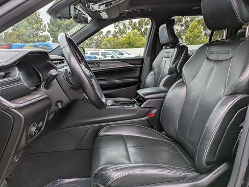 Certified 2022 Jeep Grand Cherokee Overland w/ Luxury Tech Group IV image 8