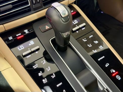 Used 2023 Porsche Macan Turbo AWD/4WD image 16