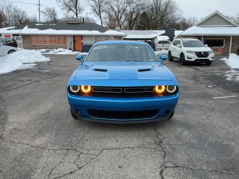 Used 2016 Dodge Challenger R/T image 3