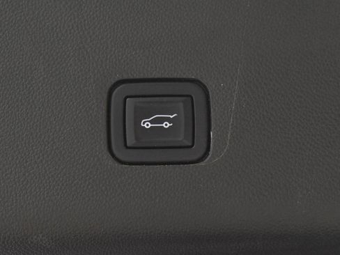 Used 2022 Chevrolet Traverse RS FWD image 32