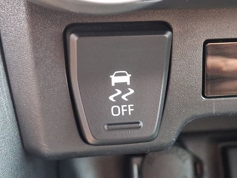 Used 2022 Toyota RAV4 XLE AWD/4WD image 25