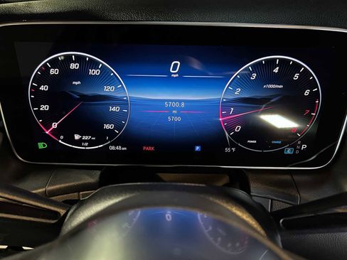 Used 2025 Mercedes-Benz GLC 300 4MATIC image 29