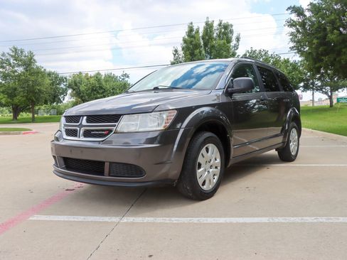 Used 2018 Dodge Journey SE w/ Popular Equipment Group FWD image 3
