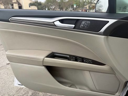 Used 2019 Ford Fusion SEL image 25