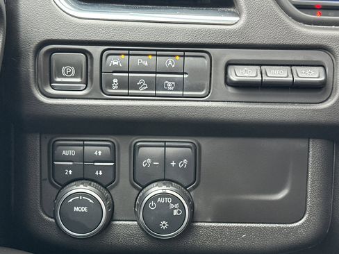 Certified 2023 Chevrolet Suburban Premier image 40