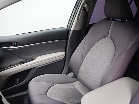 Used 2021 Toyota Camry LE image 11