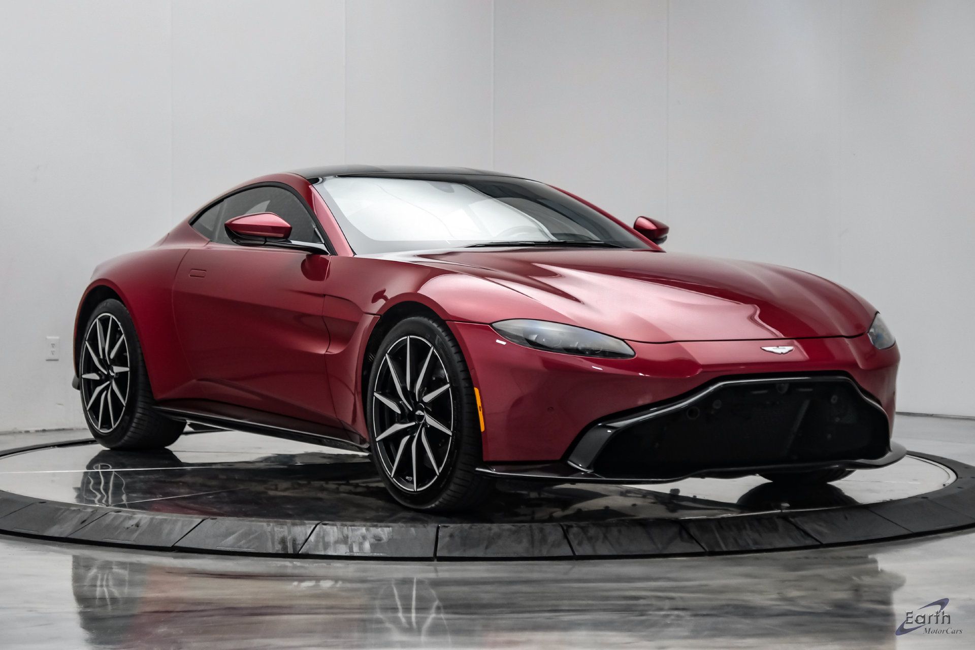 Used 2019 Aston Martin V8 Vantage Coupe RWD image 28