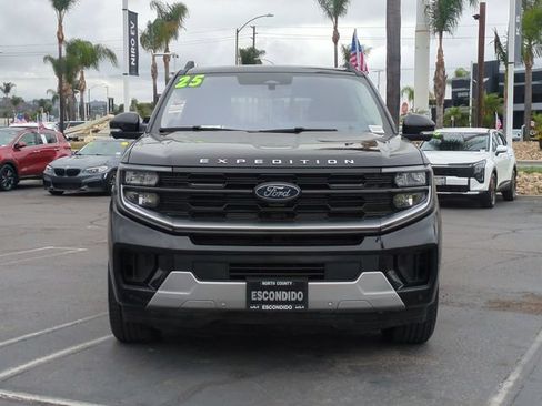 Used 2025 Ford Expedition Platinum AWD/4WD image 8