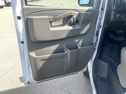 Used 2018 GMC Savana 2500 w/ Driver Convenience Package image 20
