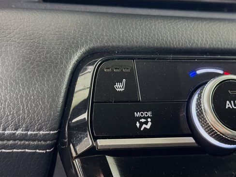 Used 2024 Honda Pilot Touring image 23