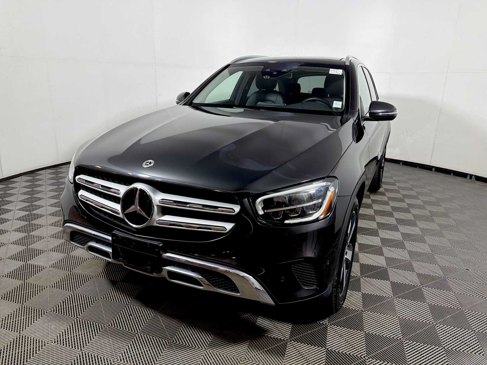 Used 2021 Mercedes-Benz GLC 300 4MATIC image 3