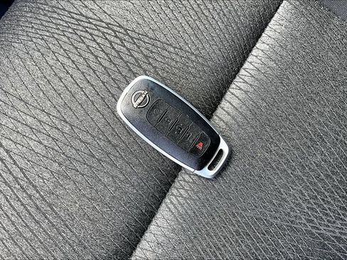 Used 2025 Nissan Rogue SV FWD image 35