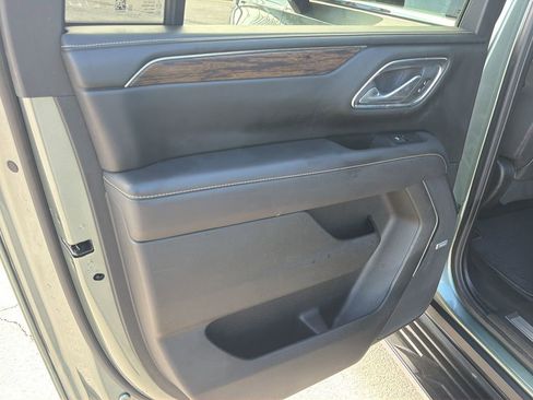 Used 2023 Chevrolet Suburban Premier image 16