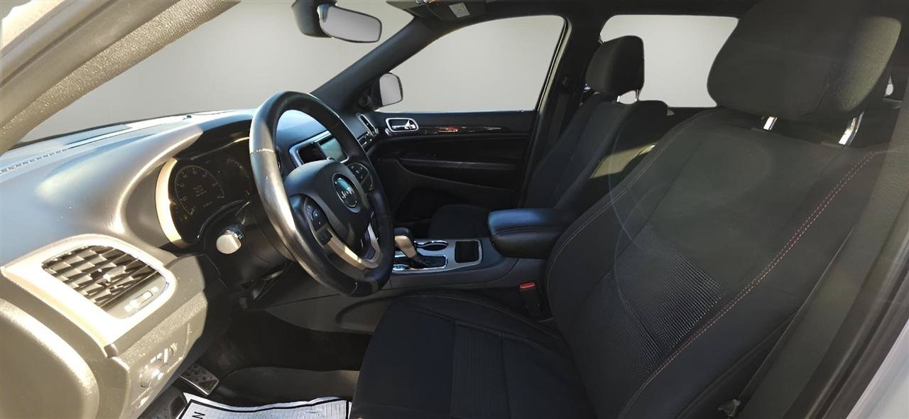 Used 2017 Jeep Grand Cherokee Laredo AWD/4WD image 11
