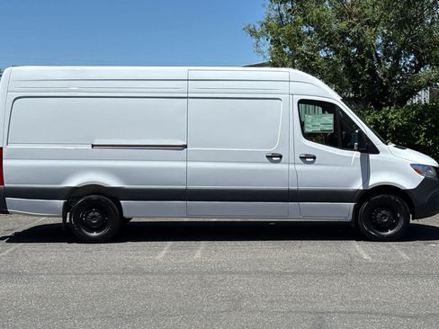 New 2026 Mercedes-Benz Sprinter 2500 image 2