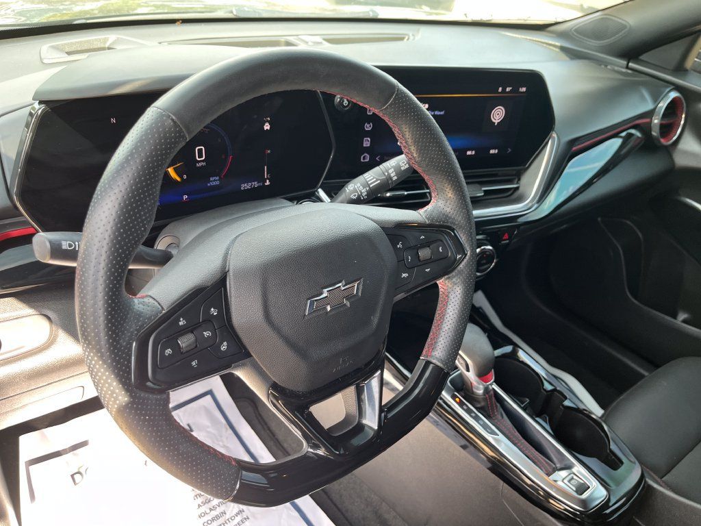 Used 2024 Chevrolet Trax RS w/ Sunroof Package FWD image 14
