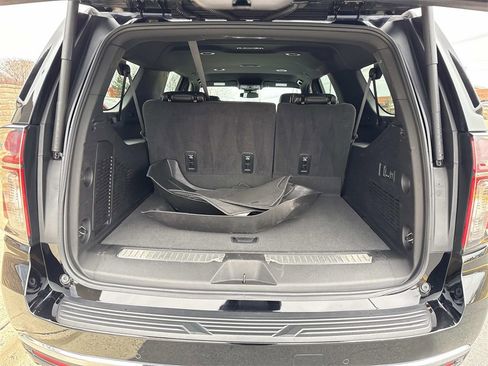 Used 2024 Chevrolet Suburban Premier image 14