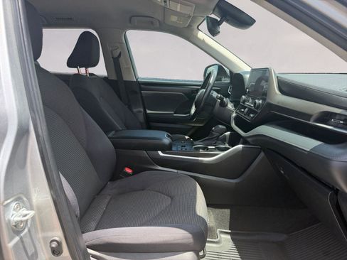 Used 2023 Toyota Highlander LE FWD image 15